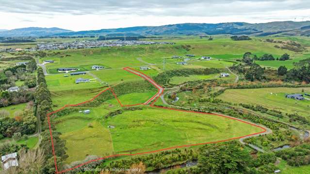 5.6 acres - just 10 minutes from the CBD