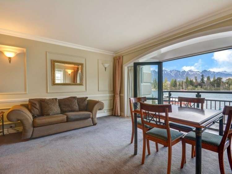 8/109 Au Beach Street Queenstown_5