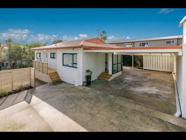 Neat Family Home in the Center of the Bays