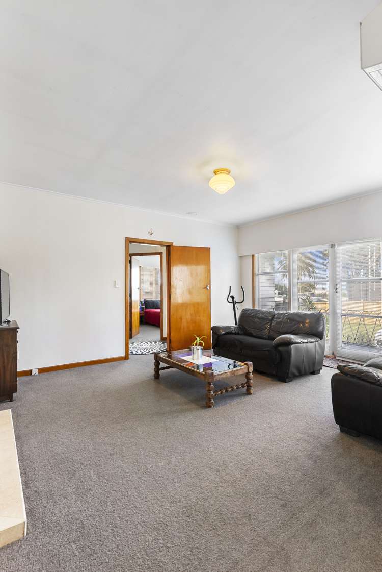 4208 Great North Road Glendene_13