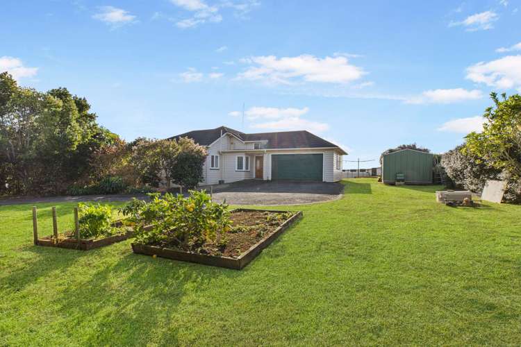 1406 Awhitu Road Pollok_18