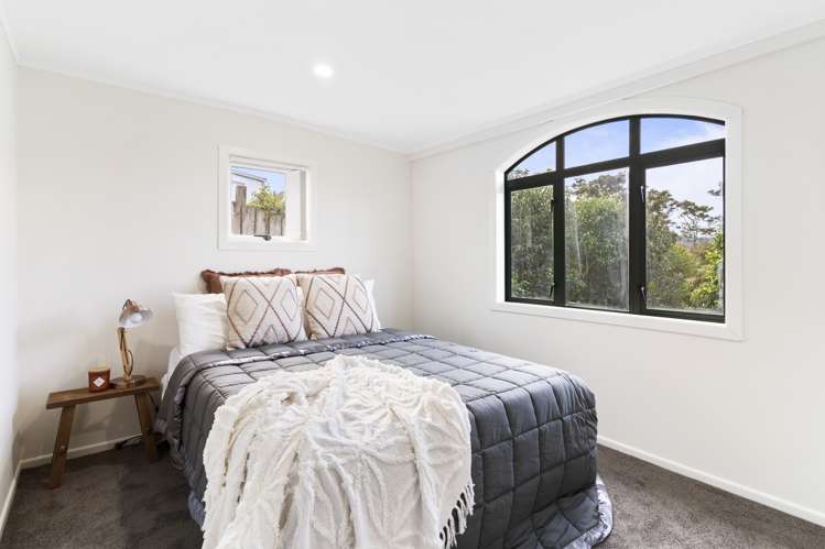 29 Crocombe Crescent Beach Haven_18