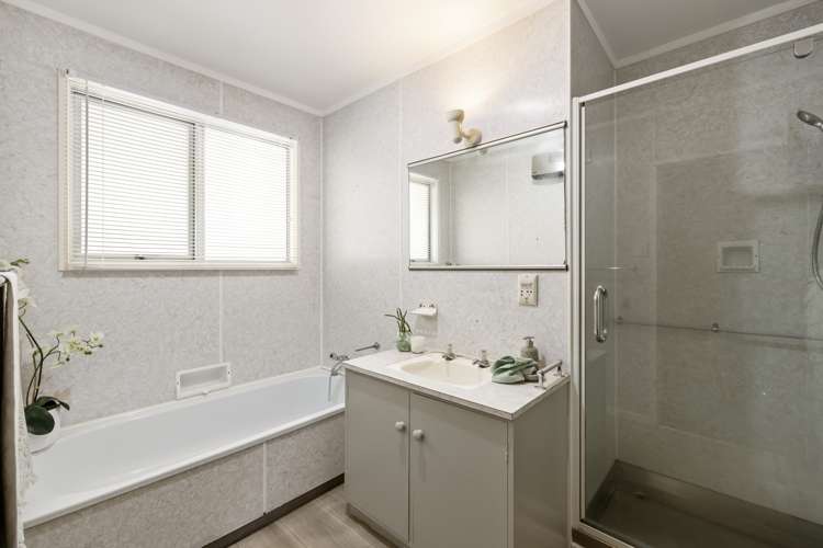 42 Matua Road Matua_12