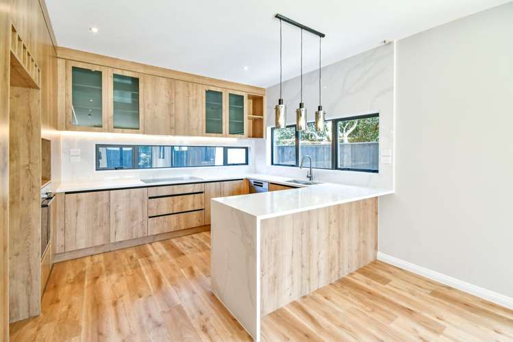 42 Church Road Mangere Bridge_24