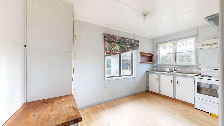 An out-of-towner has bought the two-bedroom cottage on Tairua Road. in Whangamatā, for $495,000 and plans to renovate it for his holiday home. Photo / Supplied