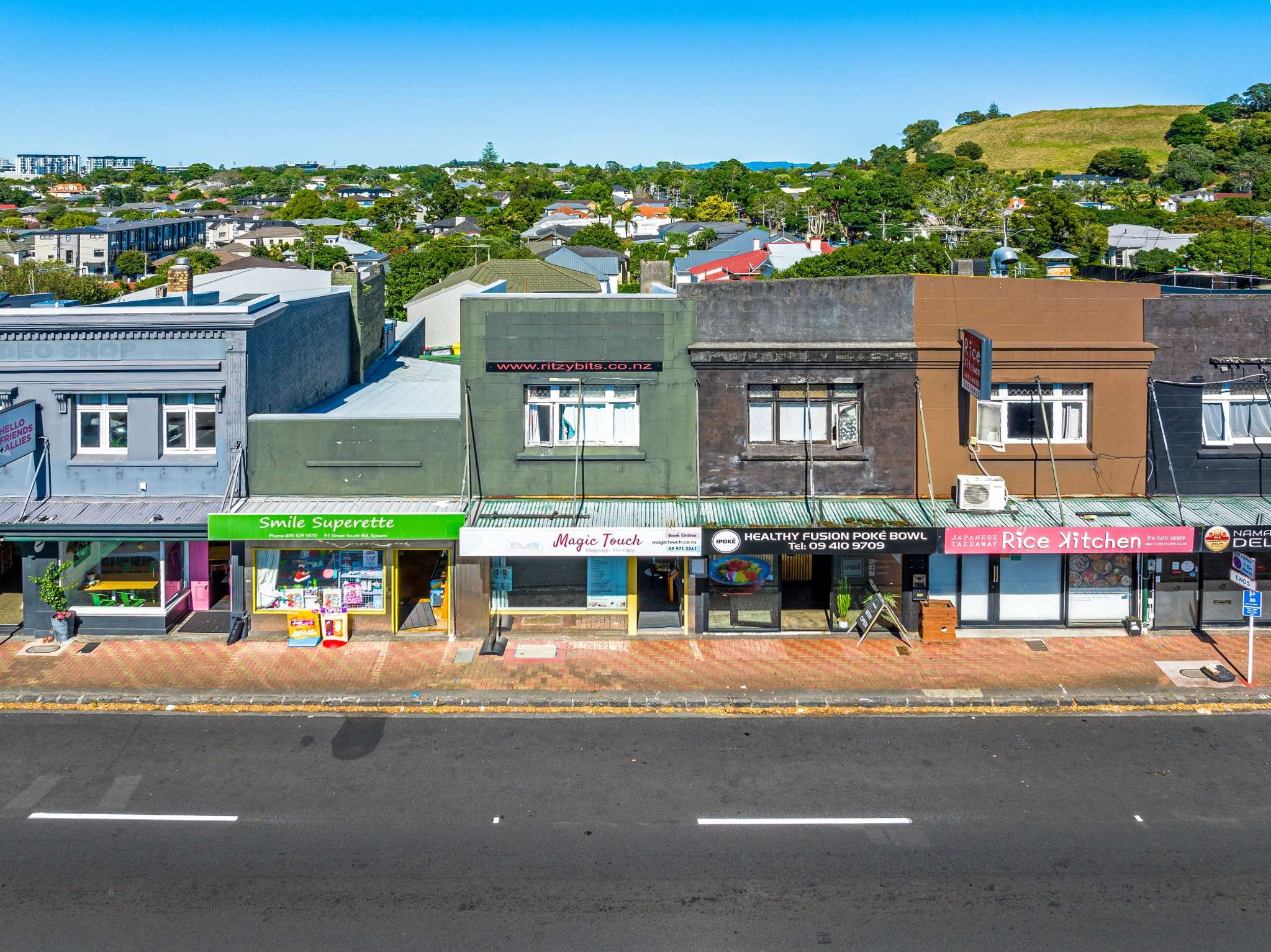 Side-by-side retail offers dual income, future flexibility