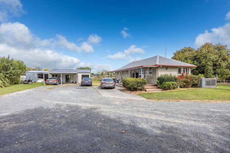 211 Racecourse Road_3