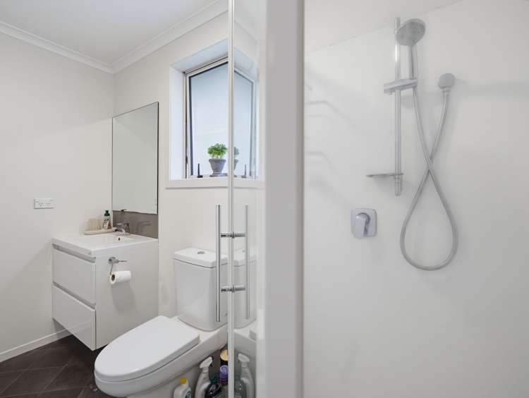 27 Chiefs Court Hamilton East_24