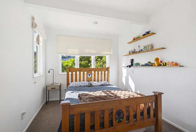 8 Kiriwai Road Paremata_12