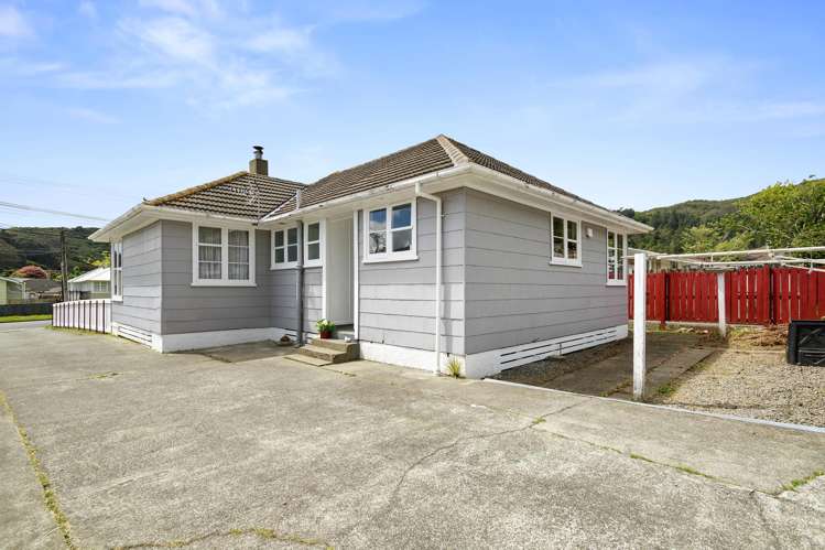 98 Strand Crescent Naenae_12