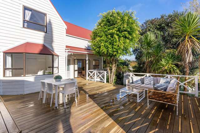 Immaculate Family-Friendly Colonial Villa