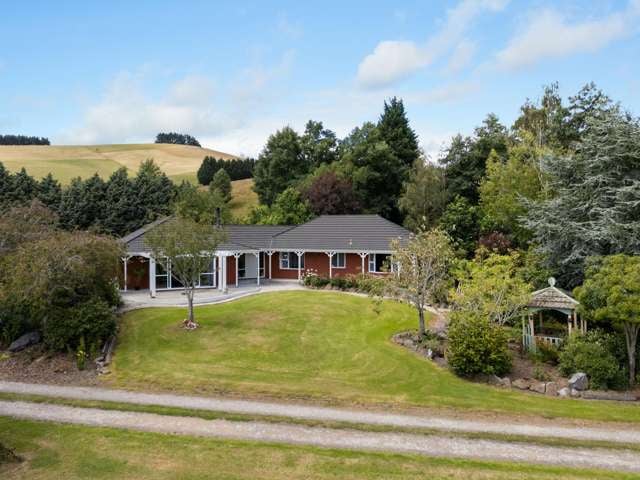 Peaceful Rural Retreat - Close To Town