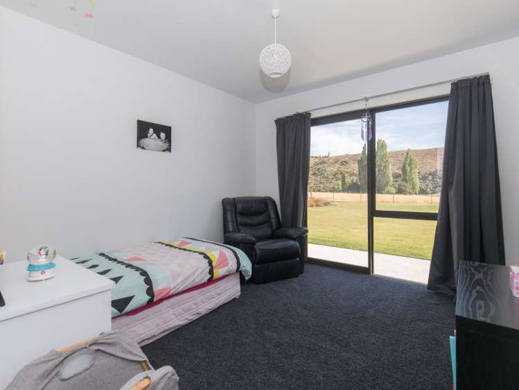 21 Hikuwai Drive Albert Town_10