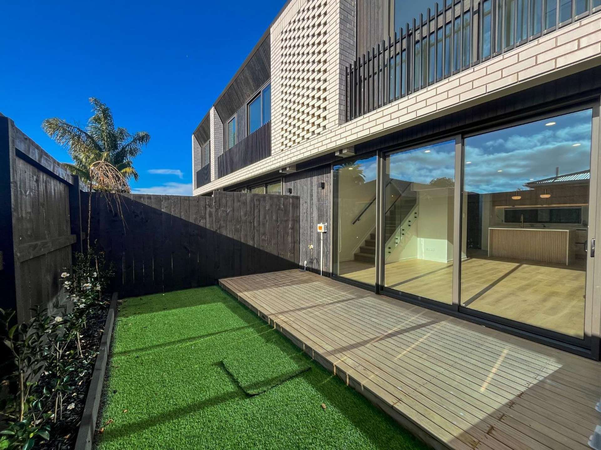 6/30 Crowther Street 1644_0