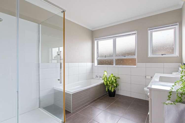 4 Sunny Bay Road Matua_13