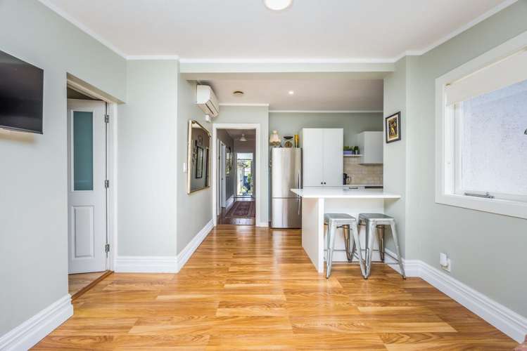 8 Craigbank Avenue New Lynn_12