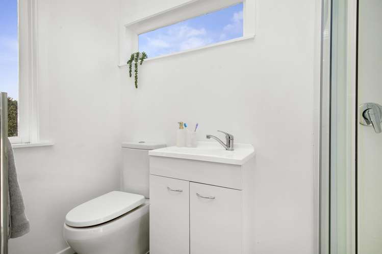 7 Cheshire Street Cannons Creek_15