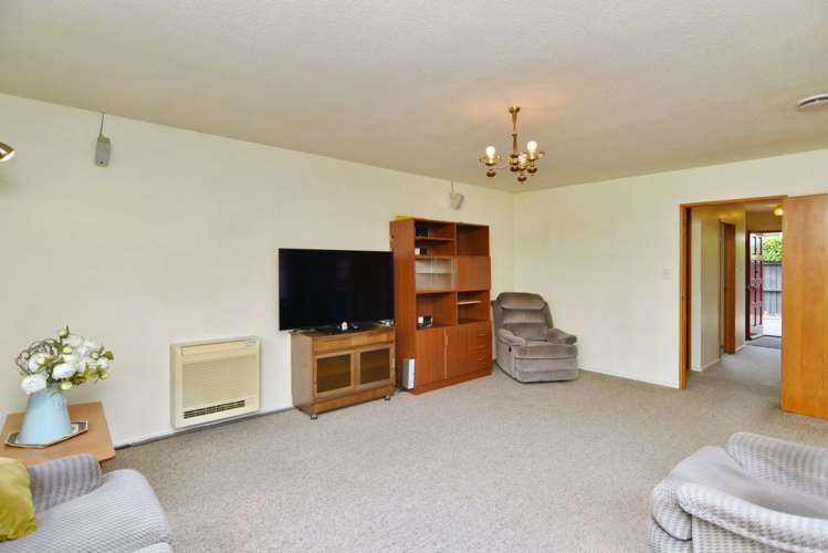 1/49A Regency Crescent Redwood_11