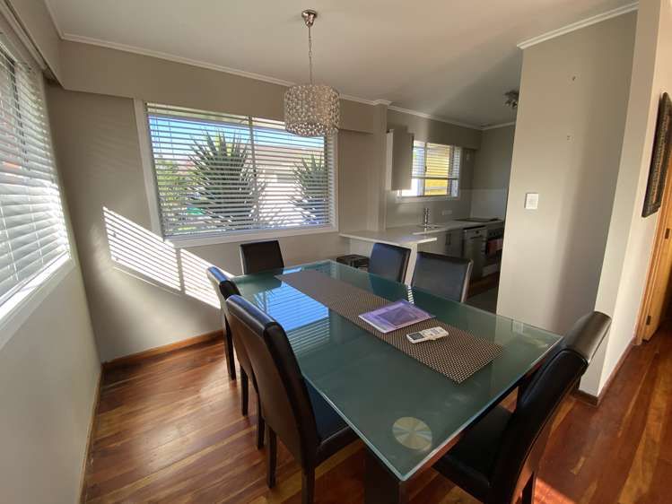 1/61 Royal View Road Te Atatu South_3