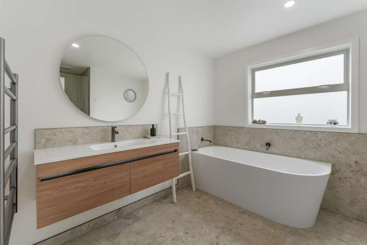 39 Chesham Avenue Waipahihi_12