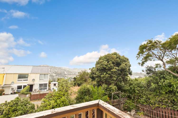 8 Waiwera Crescent Maupuia_14