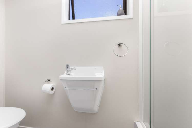 2/58 Challen Close Conifer Grove_9