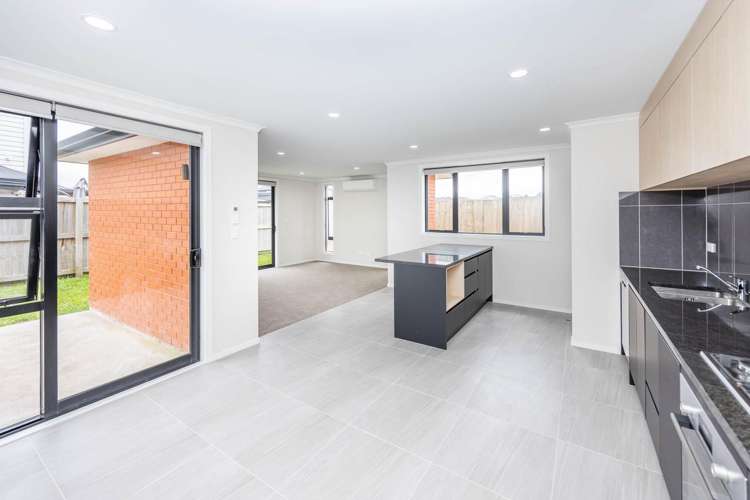 2/57 Waireka Road Rototuna_16