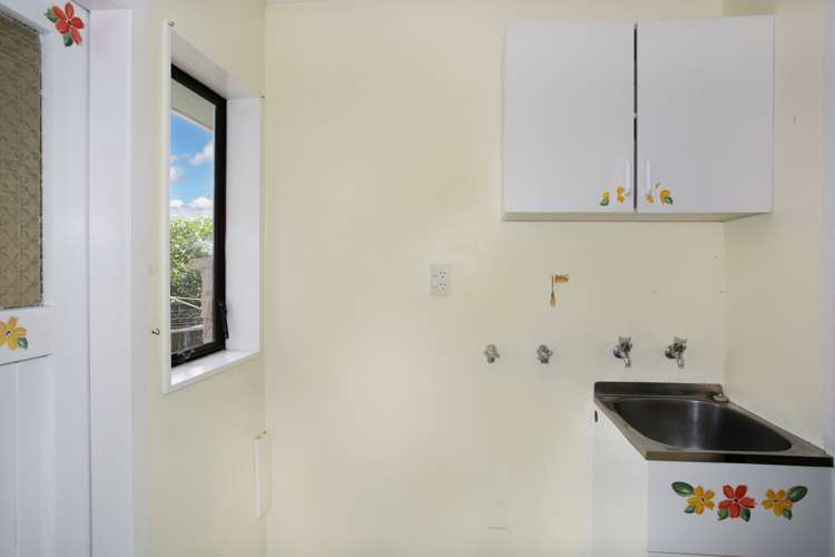 2/60 Beach Road Pahurehure_12