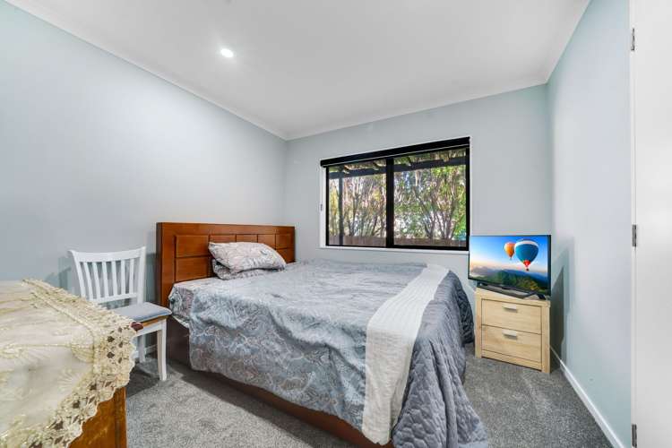 15b Crown Crescent Otara_8