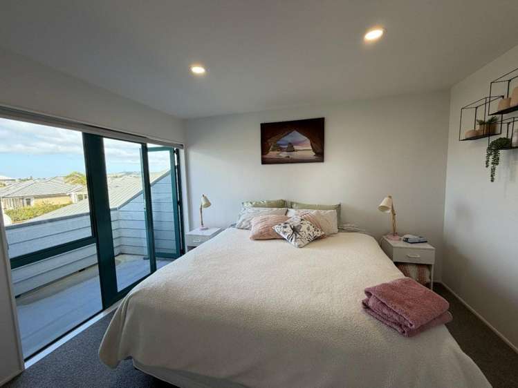 20 Sunrise Avenue 11229_21