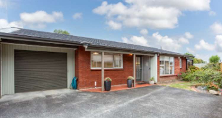 2/33 Akoranga Drive_0
