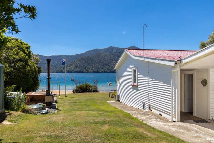 2121 Queen Charlotte Drive Anakiwa and Surrounds_13