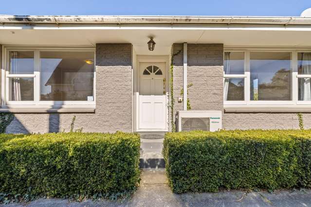 Comfortable Two-Bedroom Home in St Albans