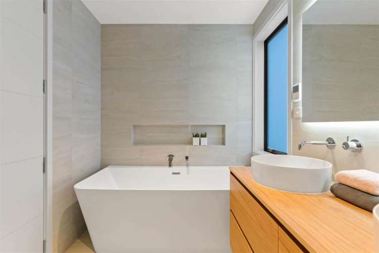 13c Queensway Three Kings_22