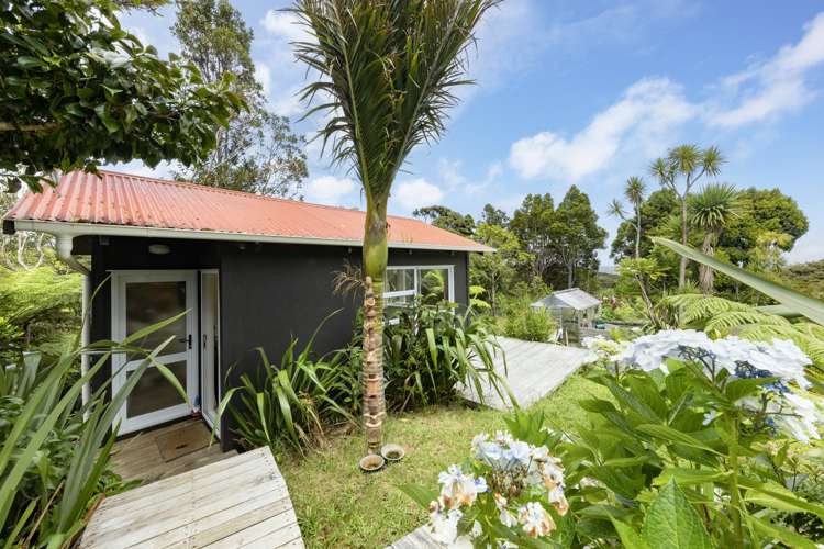 16 La Trobe Track Karekare_35