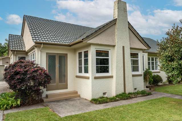 A HOME THAT SHOUTS "WELCOME"