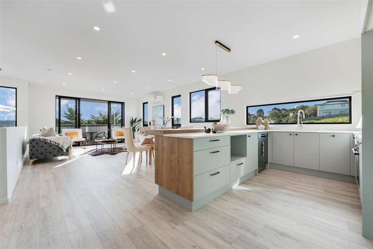 22 whakairo crescent_5