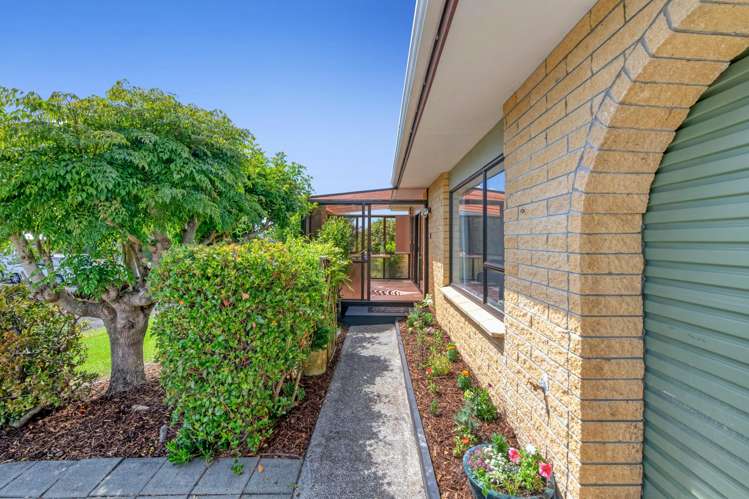 2/4 Eagle Place Red Beach_17