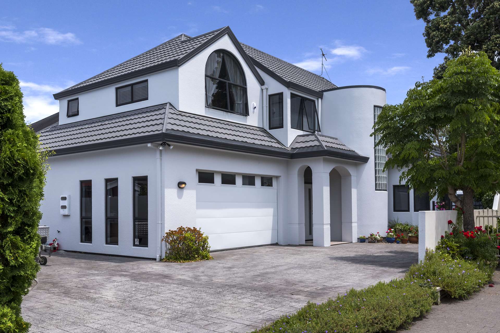 2/7 Hostel Access Road Eastern Beach_0