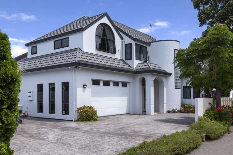 2/7 Hostel Access Road Eastern Beach_0