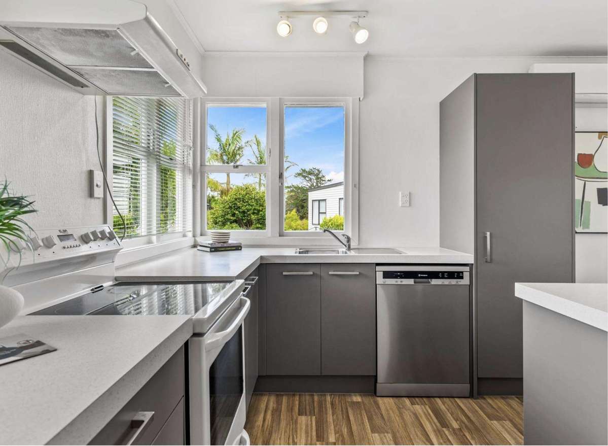 2/111 Hobsonville Road_4