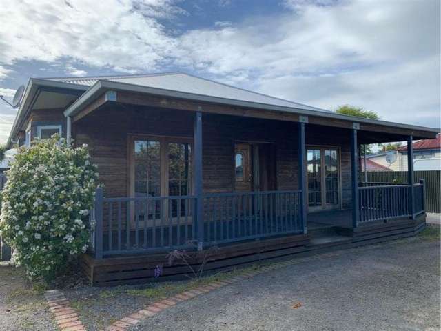METHVEN- THREE BEDROOM, TWO BATHROOMS, LOGFIRE
