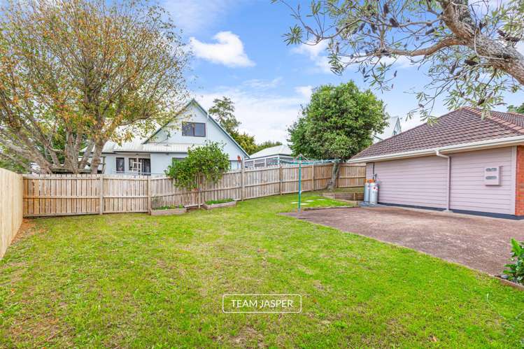 2/190 Norman Lesser Drive Saint Johns_16