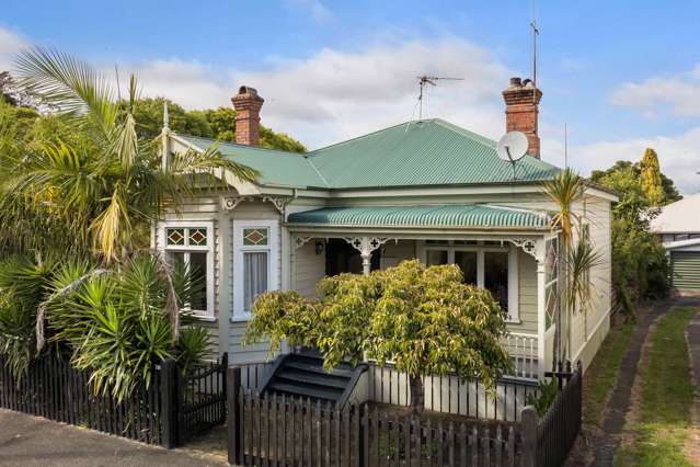 208 Banks Street Thames_1