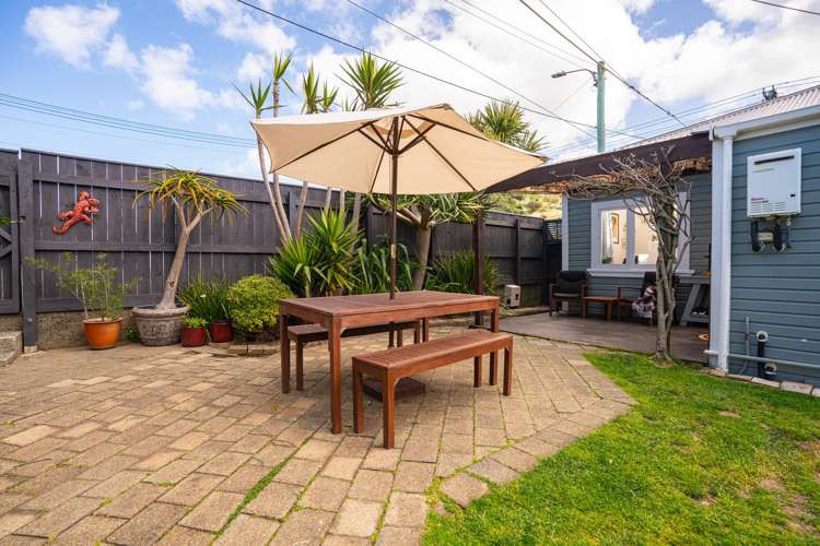 187 Queens Drive Lyall Bay_17