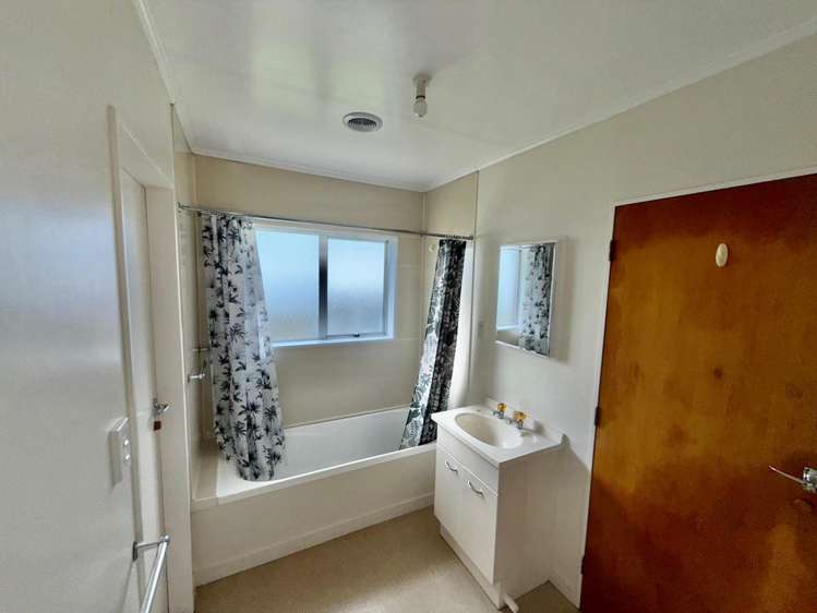  2/12 Fraser Street Wainuiomata_15