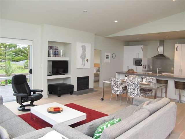 105 Ocean Close Matarangi_1