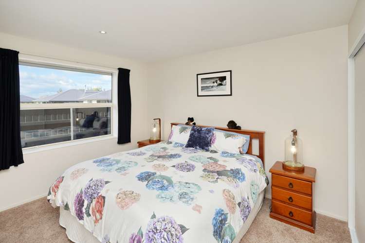 2/4 Wineberry Avenue Amberley_12