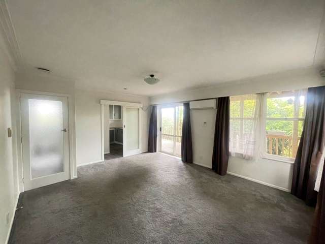 Great location on Golf Road  -  Lawns Included