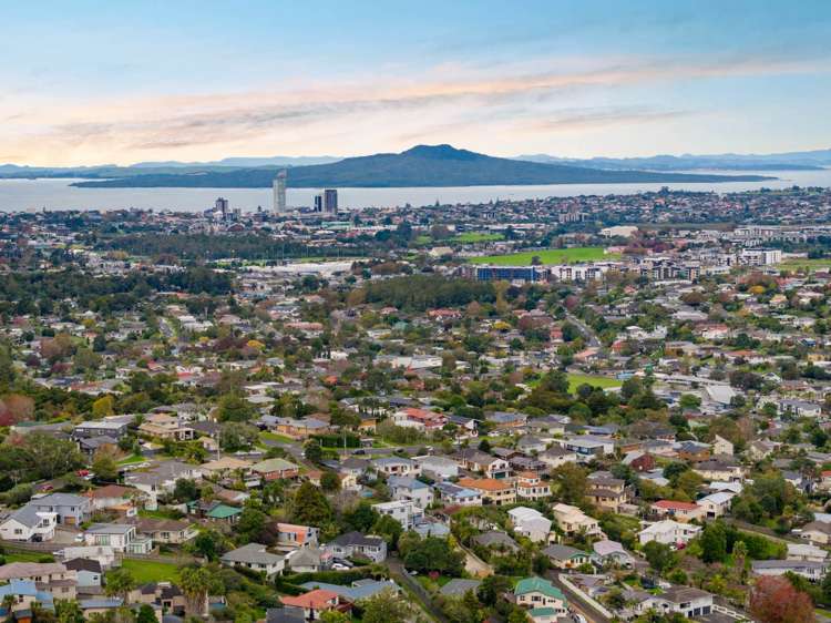 2/121 Monarch Avenue Hillcrest_2